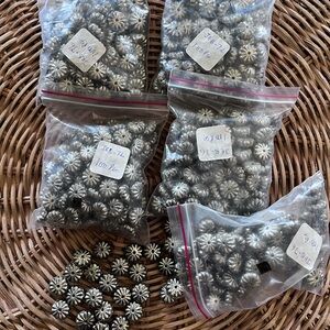 500 Pc Antiqued Silver Metal Alloy Floral Decorative Beads